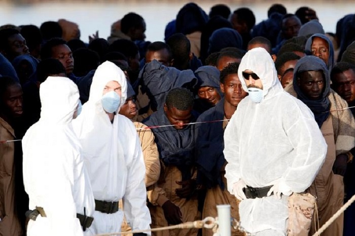 More than 700 rescued migrants taken to Sicily 